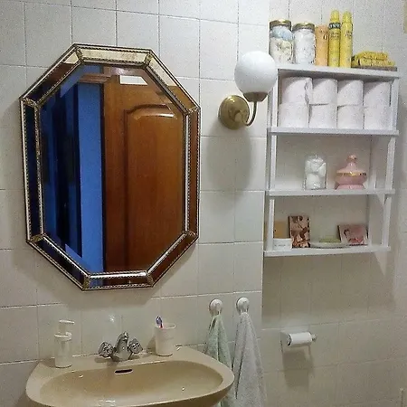 Piso Agradable Y Muy Limpio アパート ヒホン